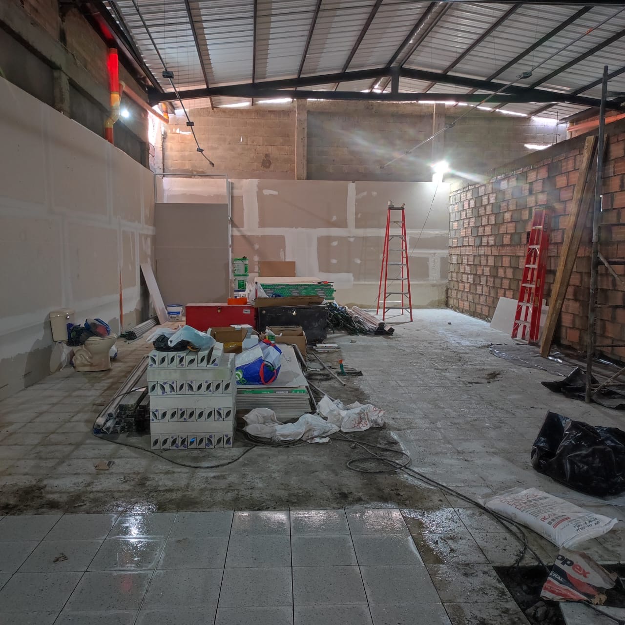 Reformas y construcción de locales comerciales | Konstruir