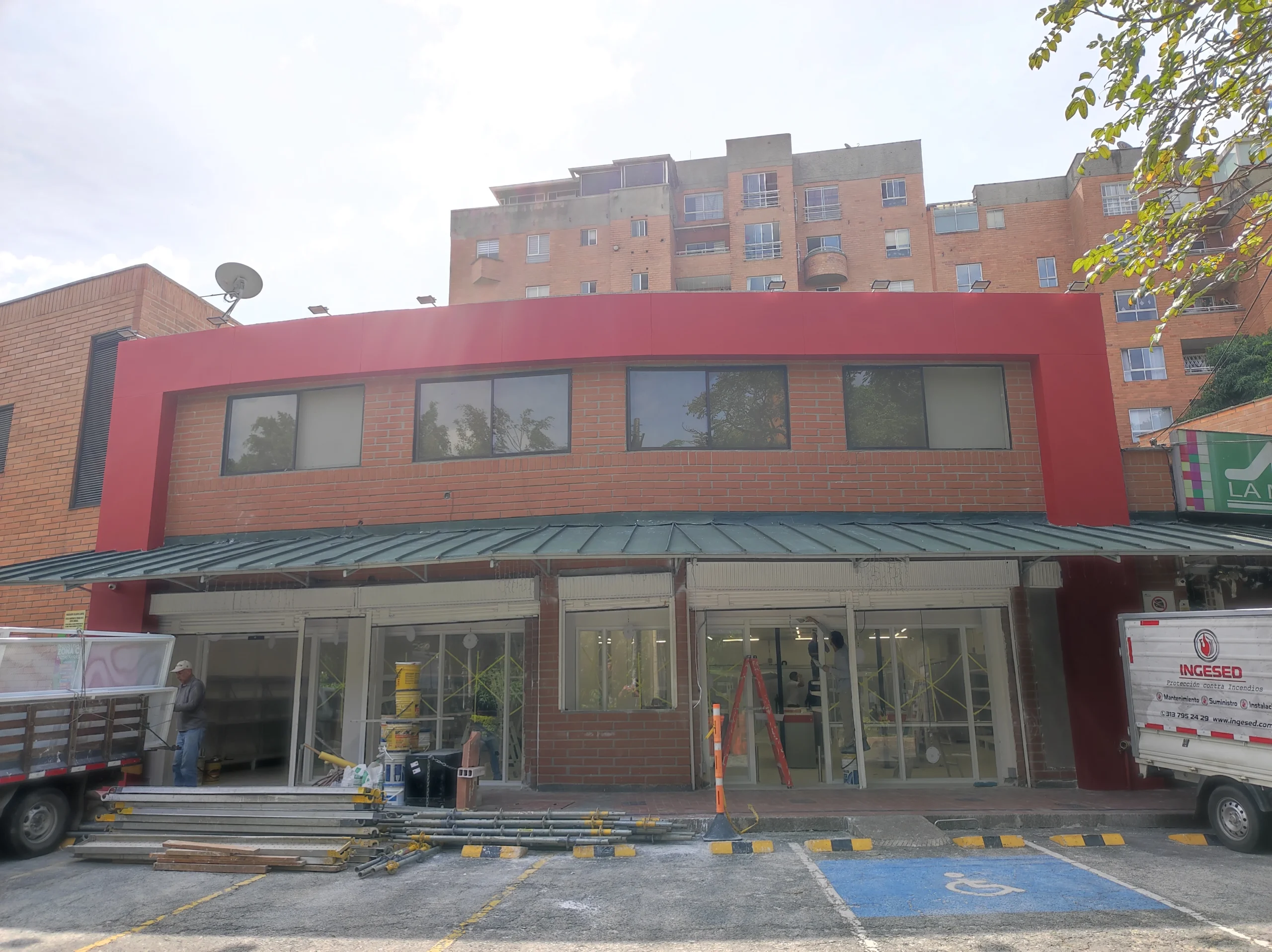 Reformas y construcción de locales comerciales | Konstruir